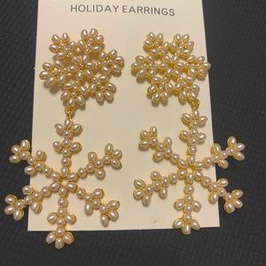 NWT  snowflake gold and Pearl earrings